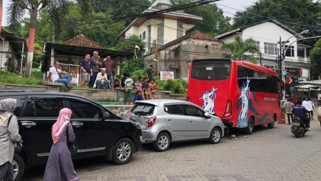 Tergencet bus, Gresik