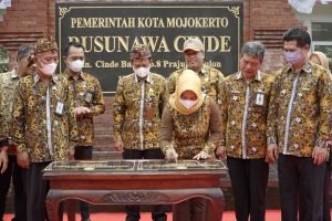 Ning Ita Resmikan Rusunnawa Cinde