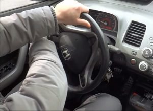 Rawan Kecelakaan, Berikut 5 Cara Nyetir Mobil Saat di Tikungan Tajam