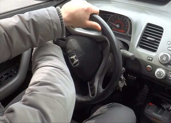 Nyetir mobil, tikungan tajam