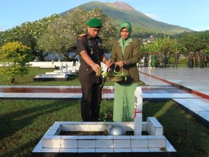 Peringati Hari Juang TNI AD Ke-77, Korem 152/Babullah Ziarah Di Taman Makam Pahlawan Banau