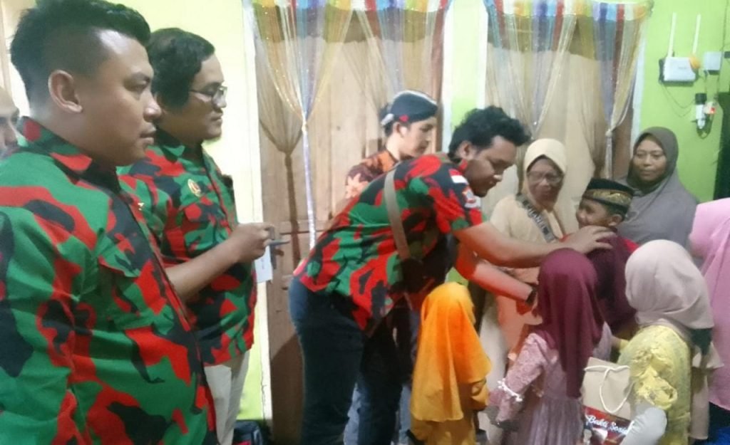 SOKSI dan BKS Binjai Gelar Baksos, Rizki Mardhatillah: Kami Insan Lemah, Mereka Kekuatan Kami