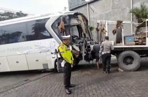Tabrakan Bus Pariwisata di Probolinggo, 7 Wisatawan Luka-luka