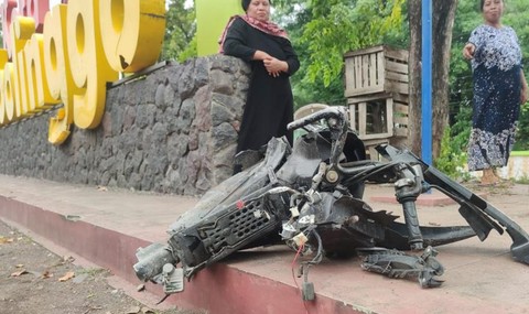 Motor tersambar KA