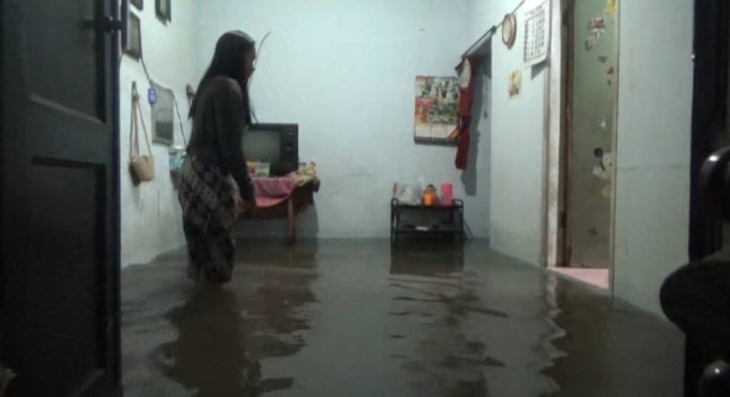 Hujan Deras Membuat Puluhan Rumah di Denanyar, Jombang Terendam Banjir