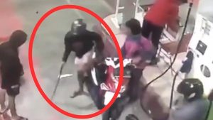 Polisi Buru Pria Pembawa Pedang Saat Antre BBM di SPBU Madiun