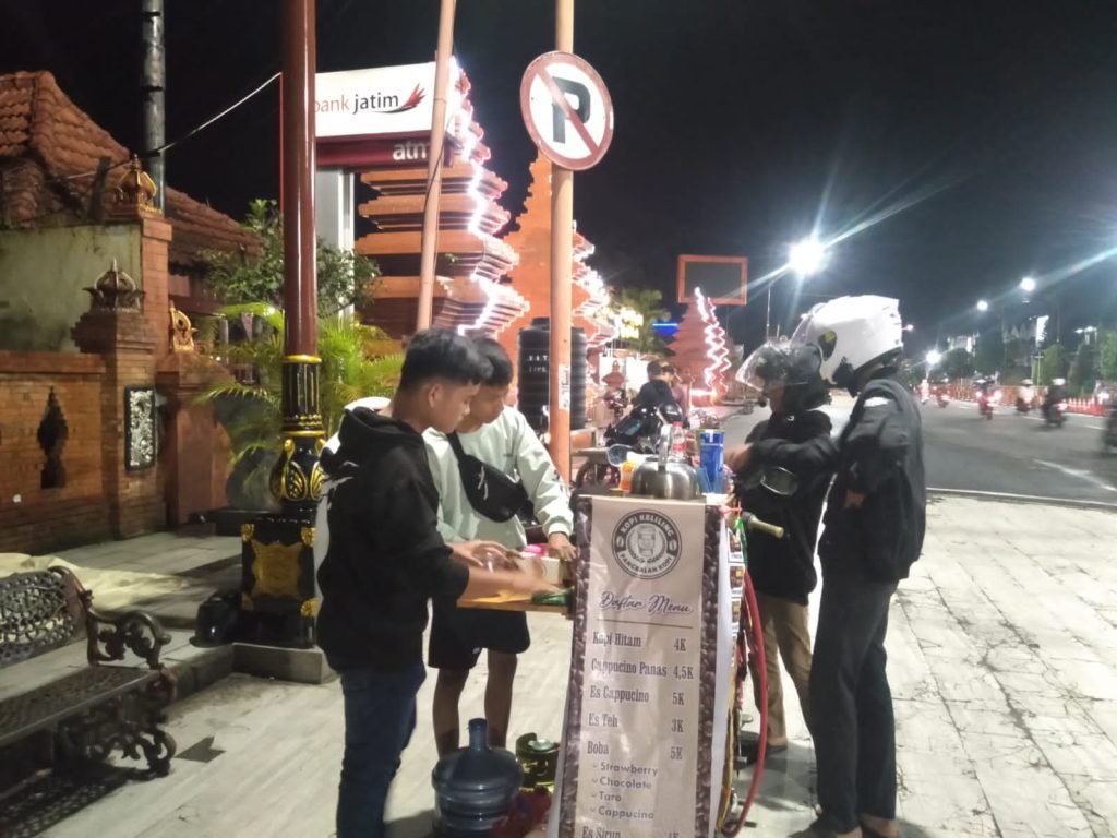 Starbucks Keliling (Starling), Pilihan Tepat Ngopi Hemat di Mojokerto