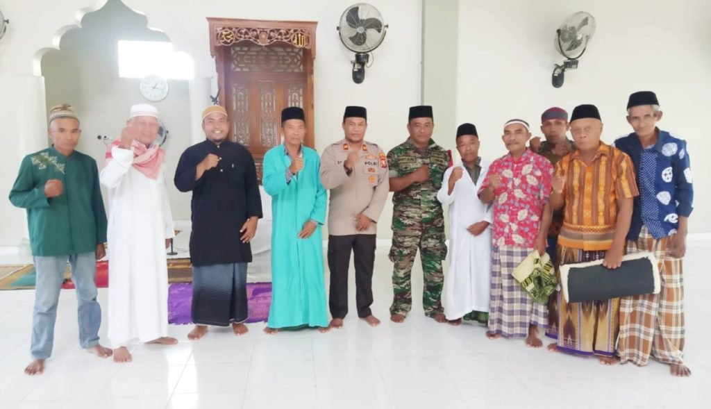 “Jumat Curhat”, Kapolsek Pulau Moti  Himbau Situasi Kamtibmas Dan Pembasmian Miras