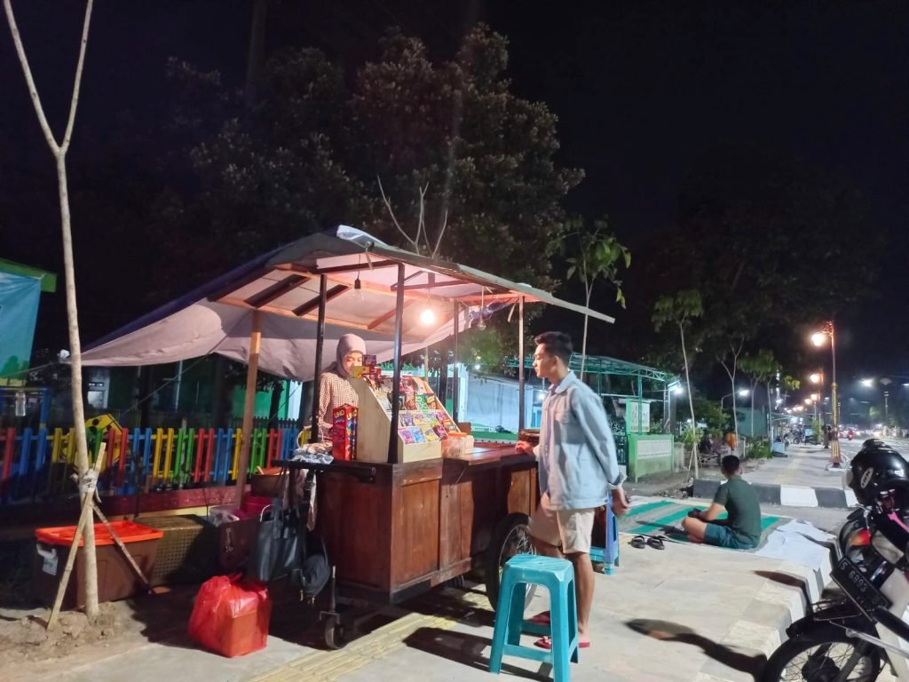 Mirip Malioboro, Jalan Empunala Mojokerto Jadi Ladang Cari Cuan