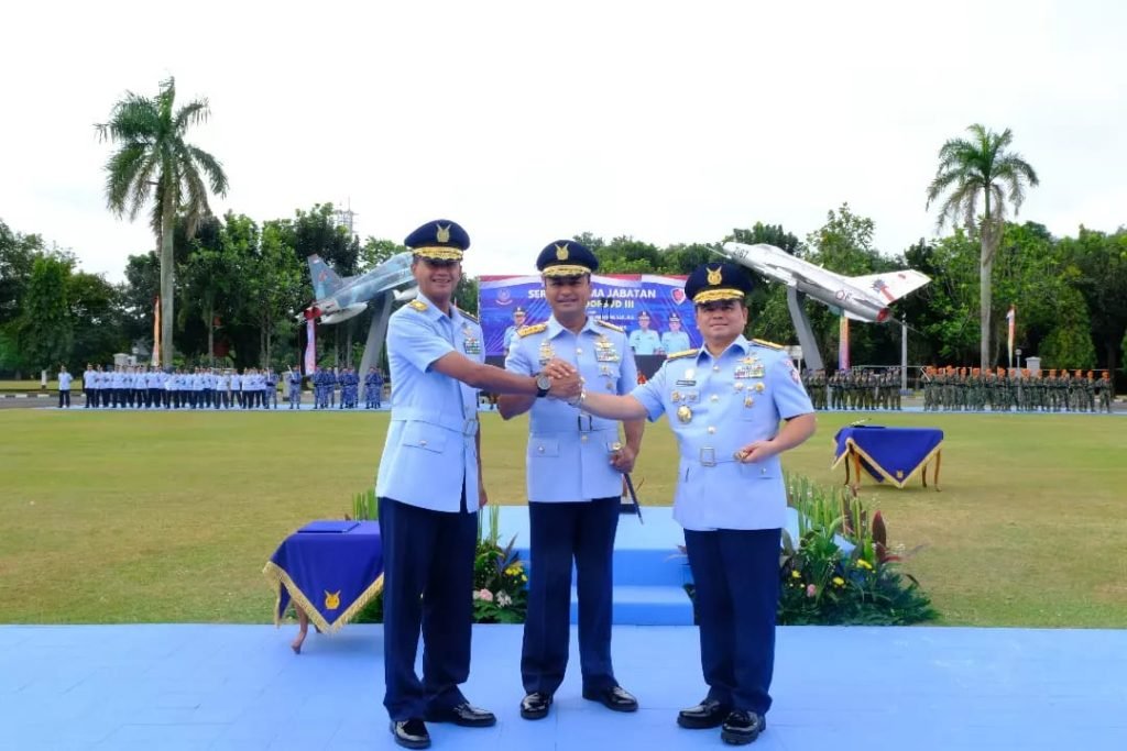 Komandan Lanud Leo Wattimena Hadiri Serah Terima Jabatan Pangkoopsud III Dari Marsda