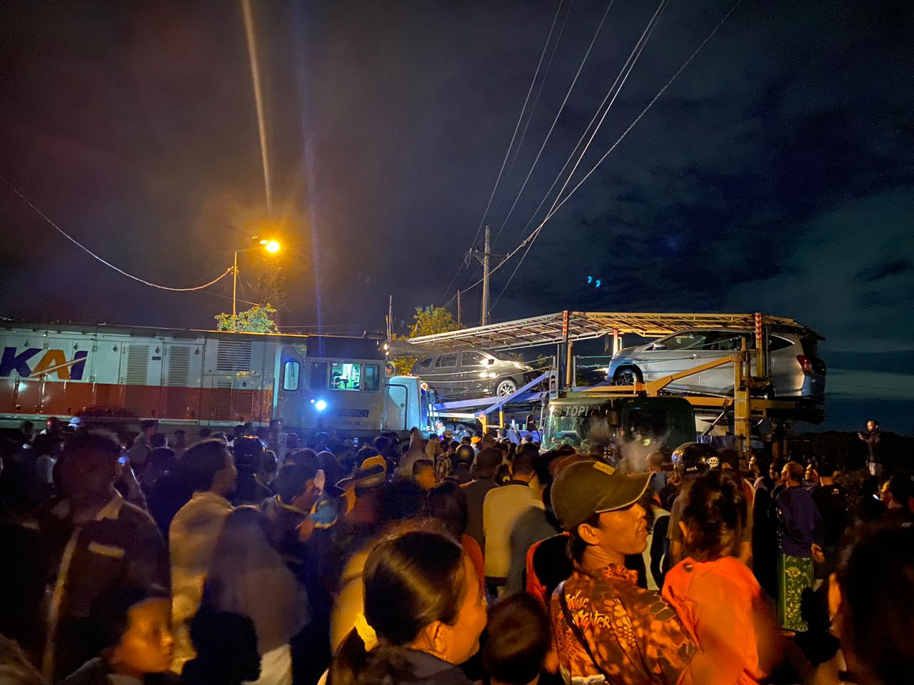 Truk Pengangkut Mobil