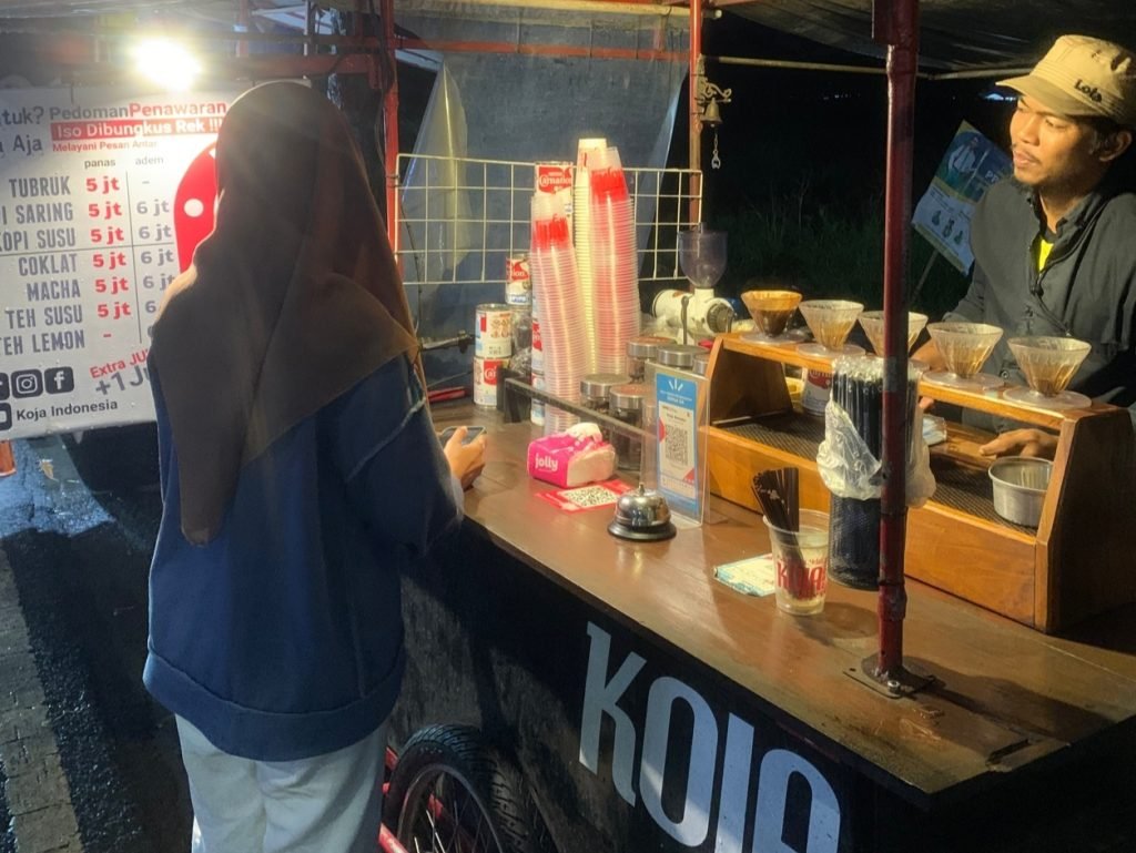 Koja (Kopi Jalanan), Tak Semua Kopi Bijian Itu Mahal