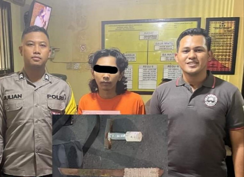 Nongkrong di Alun-alun Sambil Bawa Golok, Tulungagung