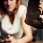 Penganiayaan, Pemandu karaoke