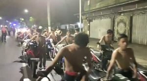 Terjaring Razia Balap Liar, Puluhan Remaja di Pasuruan Dorong Motor Sambil Bugil