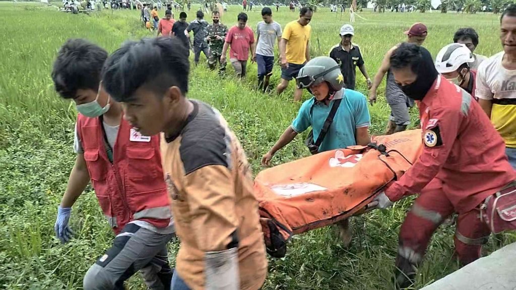 Video : Petani Mojokerto Tewas Terjebak Lumpur di Sawah