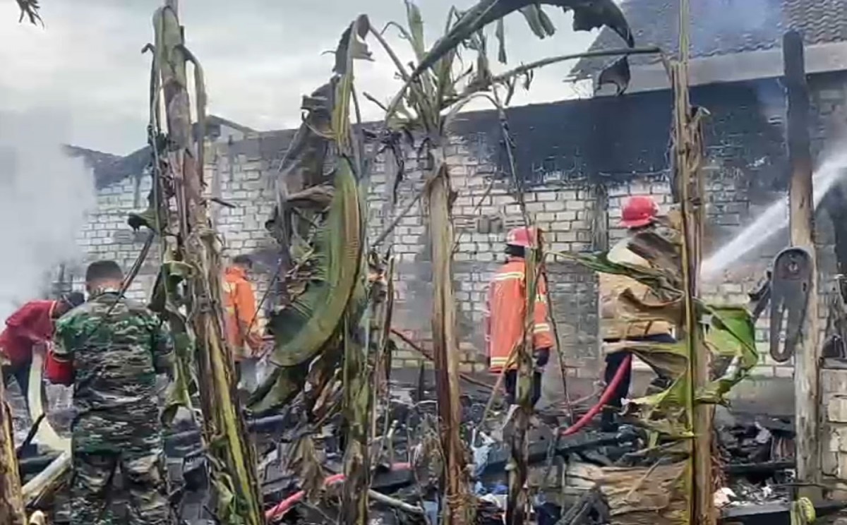Rumah terbakar, Kebakaran rumah, Gresik