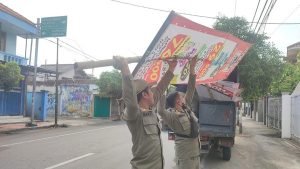 Baliho Superindo Tak Berizin di Mojokerto Timpa Bocah SD Hingga Luka Parah