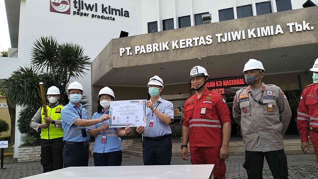 Tjiwi Kimia Gelar Apel Peringatan Bulan K3
