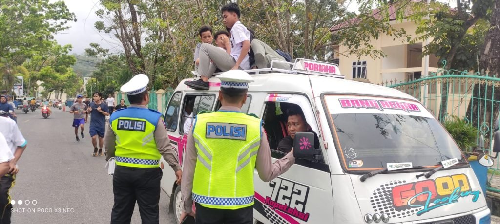 Patroli Sore Satlantas Polres Sibolga Tertibkan Pelanggar Berlalu Lintas