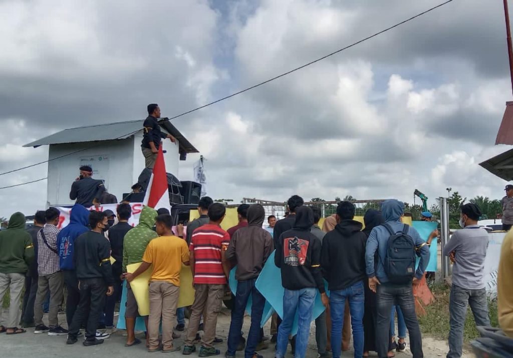 KNPI Wampu Geruduk HKI Zona 2, Minta Perbaiki Jalan Rusak Akibat Pembangunan Tol