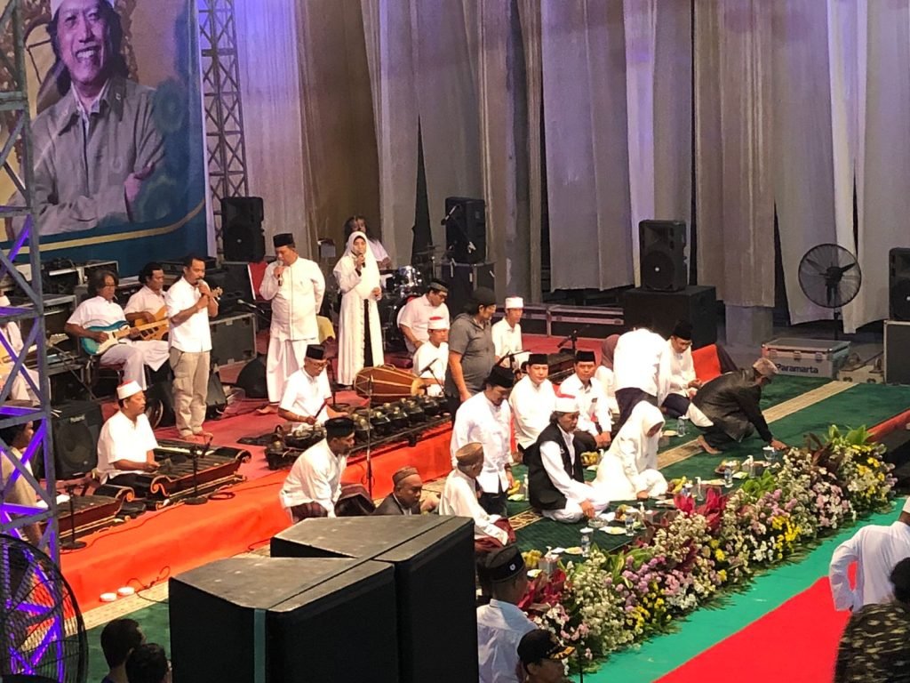 Peringatan Isra Mi’raj, Warga Mojokerto Ngaji Bareng Cak Nun