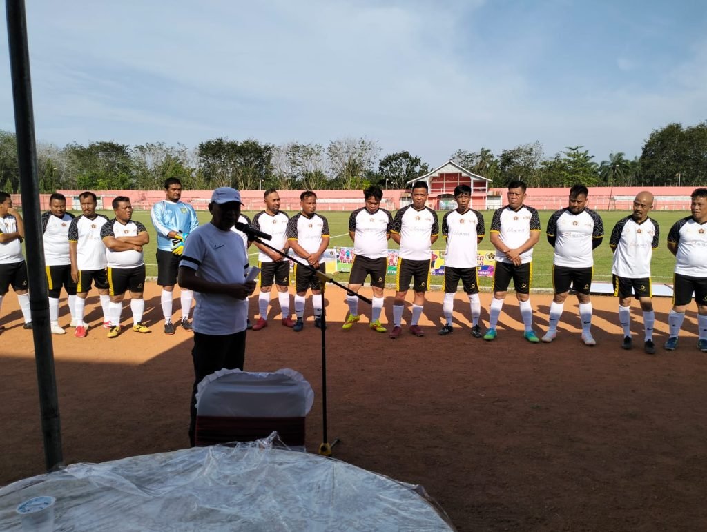 Bupati Buka Turnamen Sepakbola Old Crack 2023 PWI Asahan