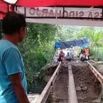 Jembatan ambrol, Ratusan warga terisolir