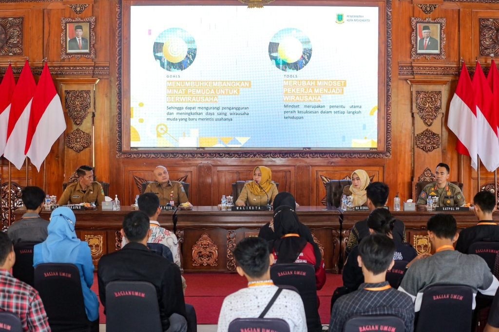 Gelar Pelatihan Wirausaha, Ning Ita : Anak Muda Harus Punya Mindset Pencipta Kerja