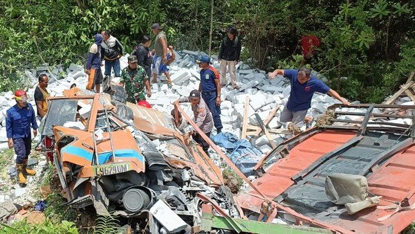 Truk masuk jurang, Berita Pacitan