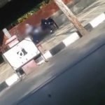 Sepasang pelajar bermesraan, Alun-alun kota Mojokerto