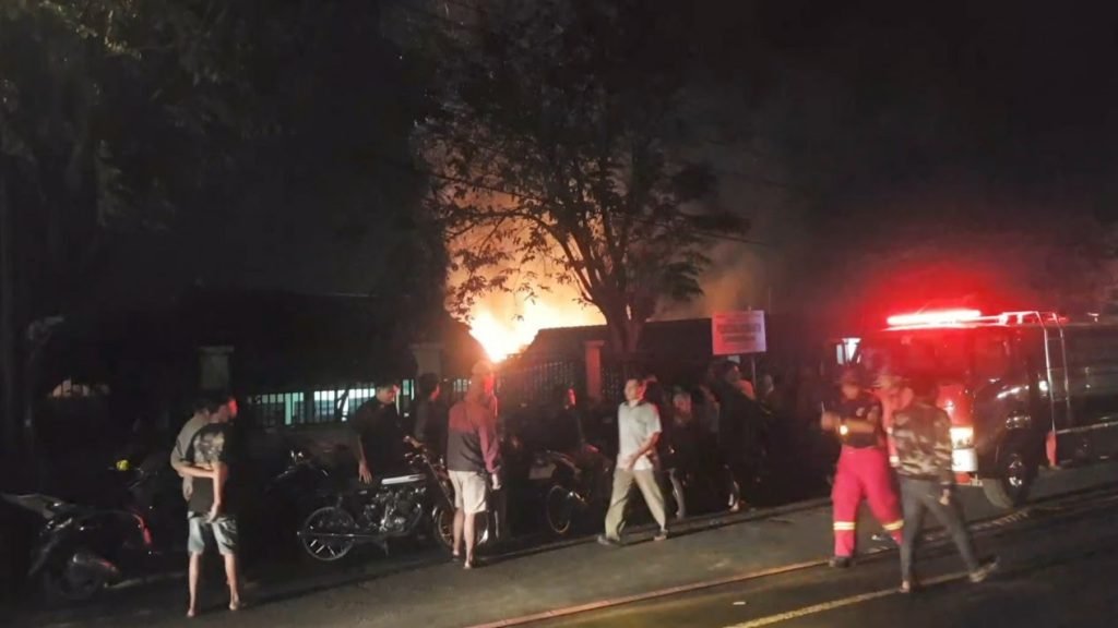 Diduga Akibat Korsleting Listrik, Pasar Gondanglegi Pasuruan Ludes Terbakar