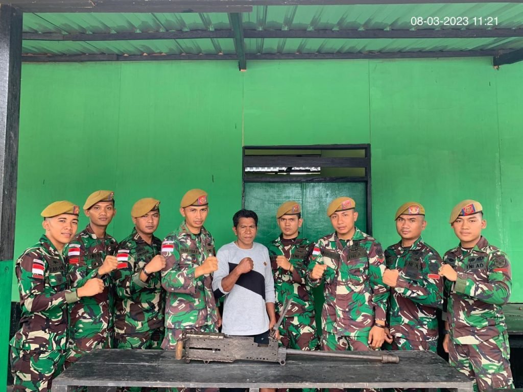 Diperkirakan Sisa Penjajahan Jepang, Warga Wangeotak Serahkan Senjata Api Kepada Satgas Pamrahwan Yonarhanud 3/YBY