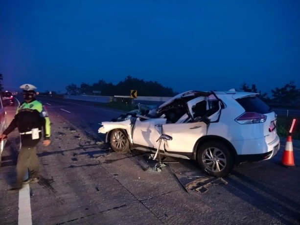 Berita kecelakaan, Tol Jomo, Ibu dan anak