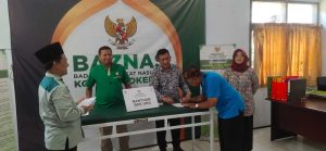 Dukung Sekolah Sehat, Baznas Serahkan Bantuan 10 Bed UKS ke Dinas P dan K Kota Mojokerto