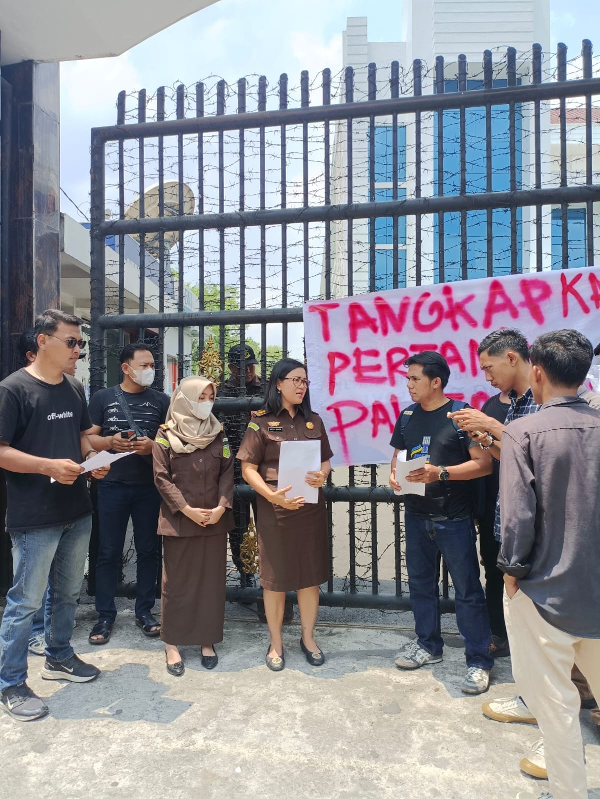 Demo mahasiswa, Padang lawas Utara, Korupsi