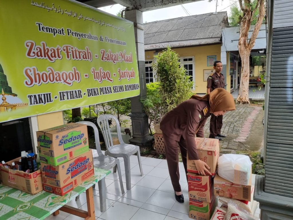 Tebar Kebaikan di Bulan Ramadhan, Kejari Kabupaten Mojokerto Salurkan Baksos ke Anak Yatim