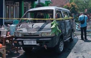 Rumah dan Mobil Terbakar di Magetan Gegara Korsleting Saat Ngetap Bensin