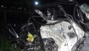 Bus Mira Tabrak Pikap di Ngawi, Sekeluarga Dilarikan ke Rumah Sakit