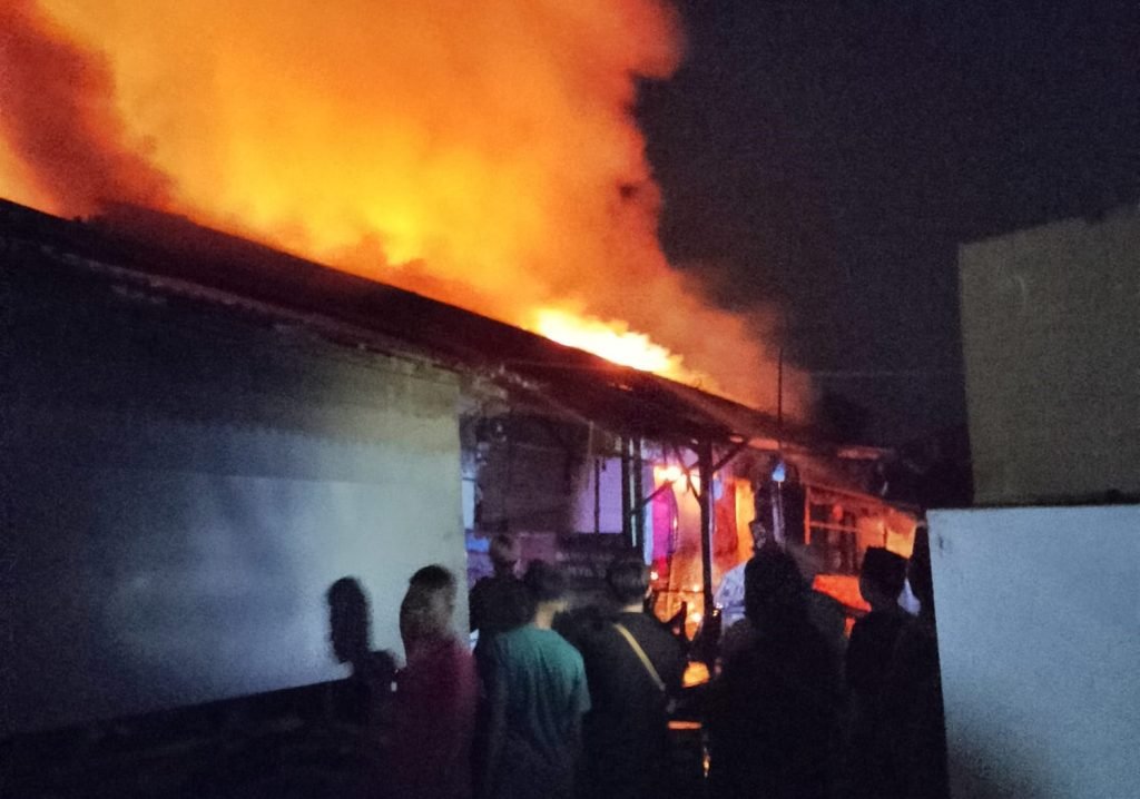 Kebakaran Pasar Baru Kamal Bangkalan, Stok Sembako Jelang Lebaran Ludes