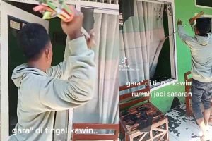 Diduga Ditinggal Nikah, Video Pria Mengamuk Rusak Rumah Kekasihnya Viral di Medsos