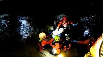 Mobil tercebur sungai, kakak beradik tewas