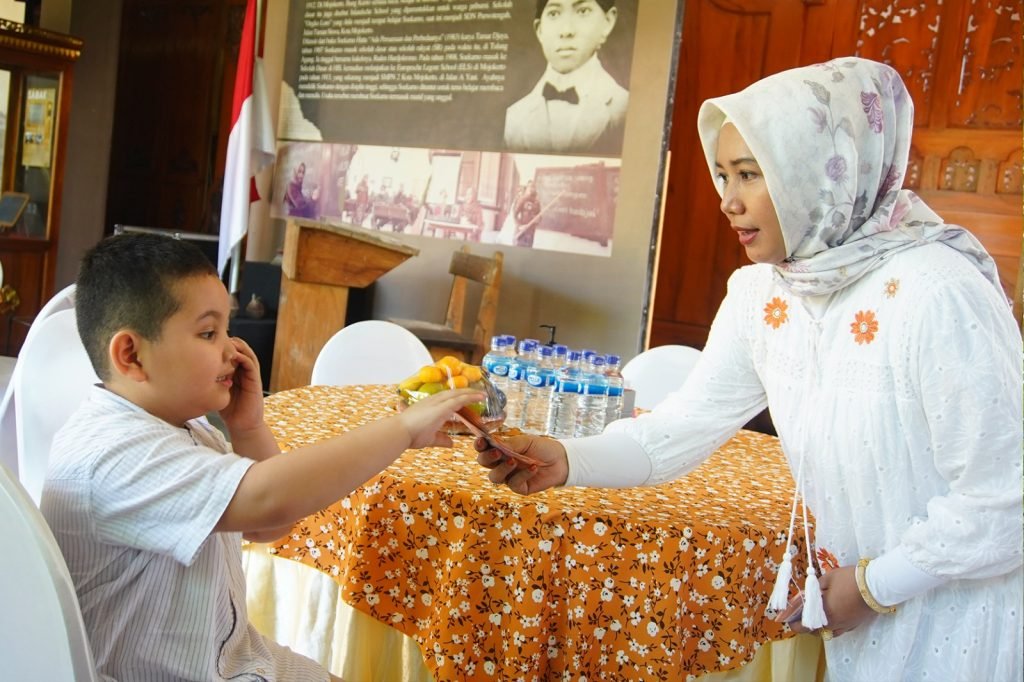 Hari Raya Idul Fitri 1444 Hijrah, Ning Ita Gelar Open House