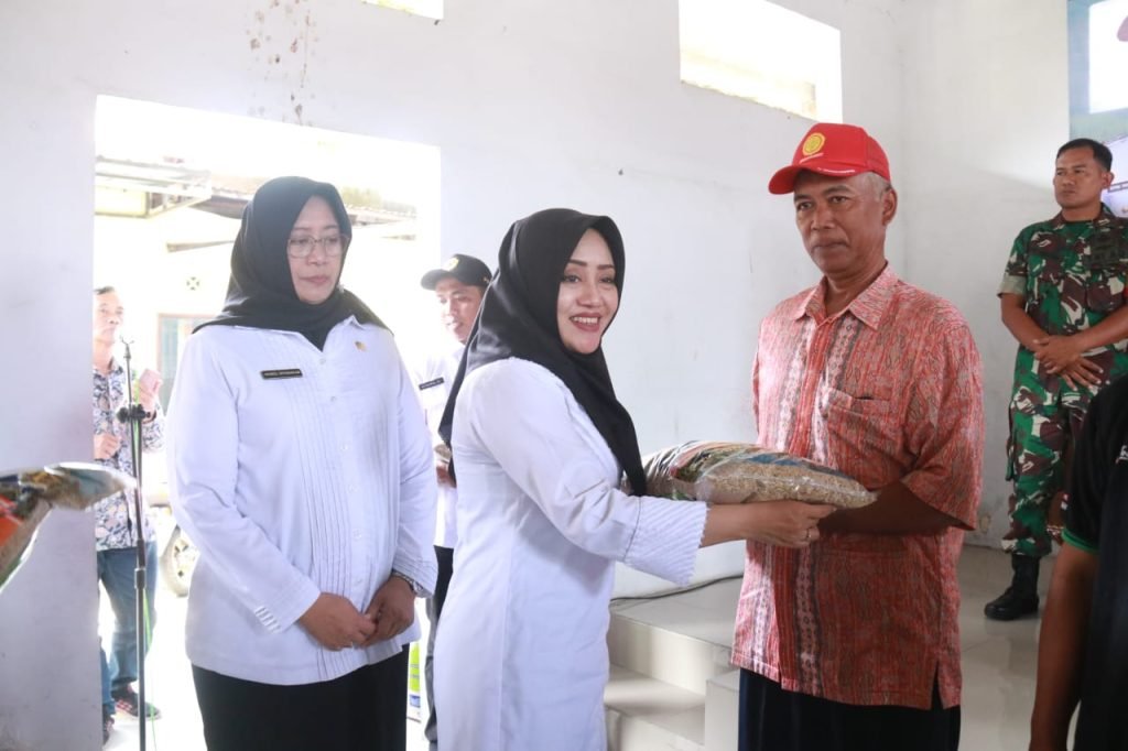 Pemkab Mojokerto Berikan Bantuan 25 Ton Benih Padi