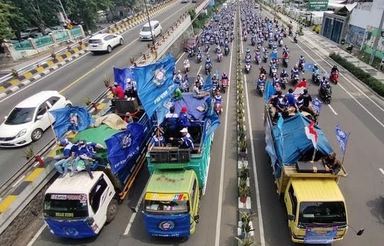 Mau Day, Hari buruh, Demo