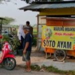 Bayi laki-laki, Penemuan bayi, Warung soto