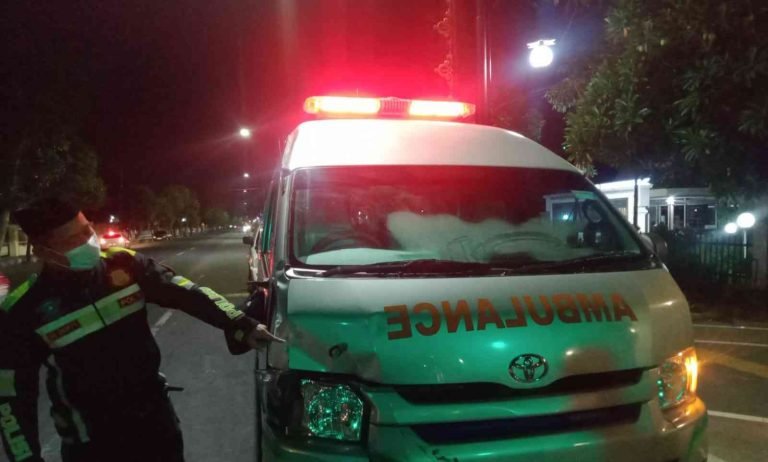 Mobil ambulans, Mobil tabrak motor, jombang