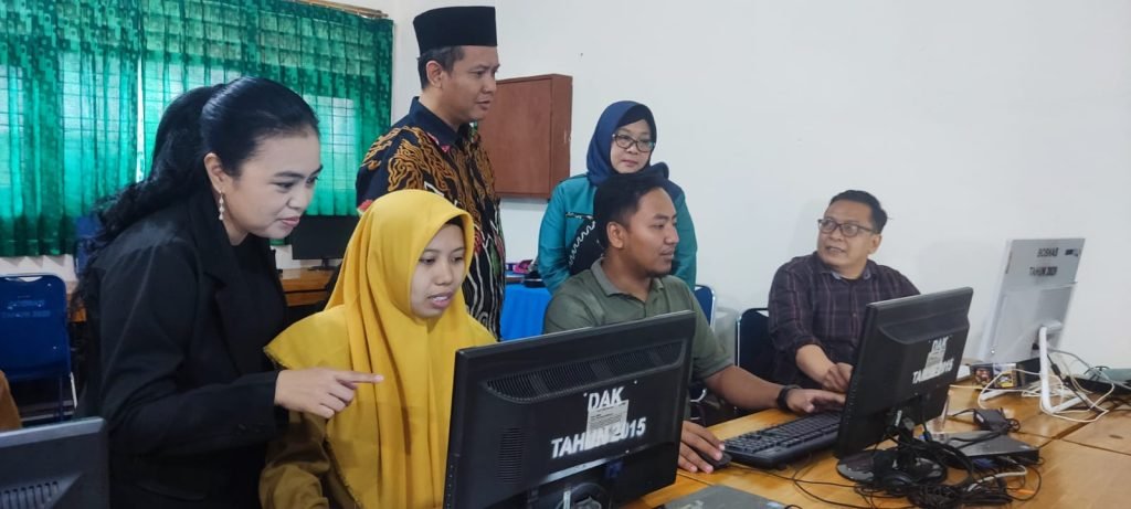 Kunjungi Posko PPDB 2023, DPRD Kota Mojokerto Harapkan Siswa Di Kota Tertampung Semua