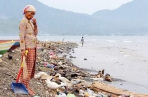 Pemungut Sampah Kota Ternate Mampu Hasilkan Jutaan Rupiah