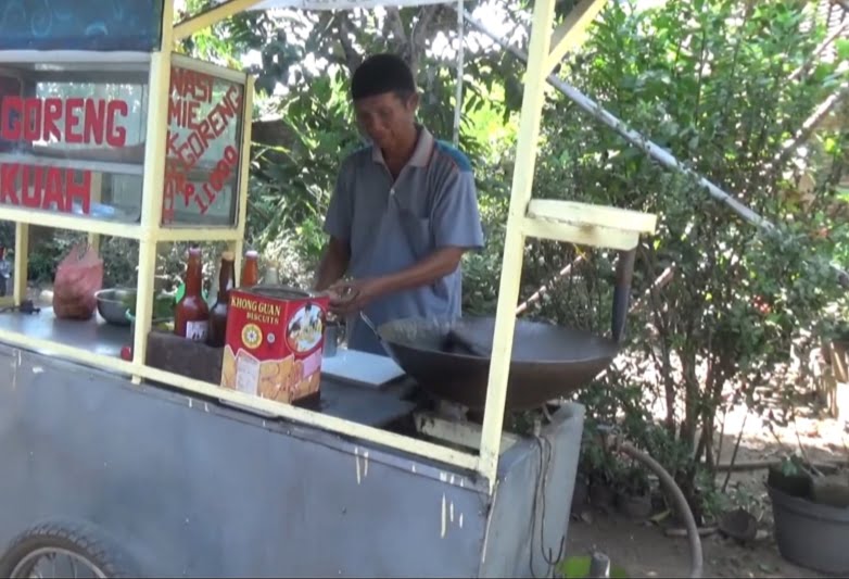 Penjual nasi goreng, Berangkat haji